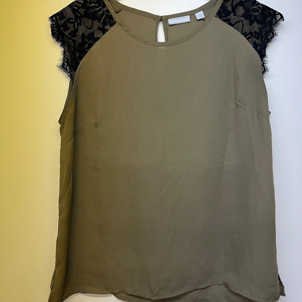 Chiffon sleeveless top with lace